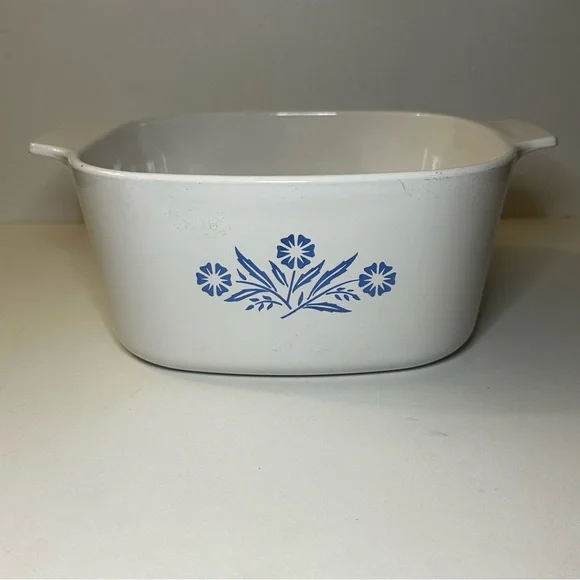 Vintage Corning Ware Blue Cornflower 3 Quart Baking Dish with Pyrex Lid - Picture 4 of 16